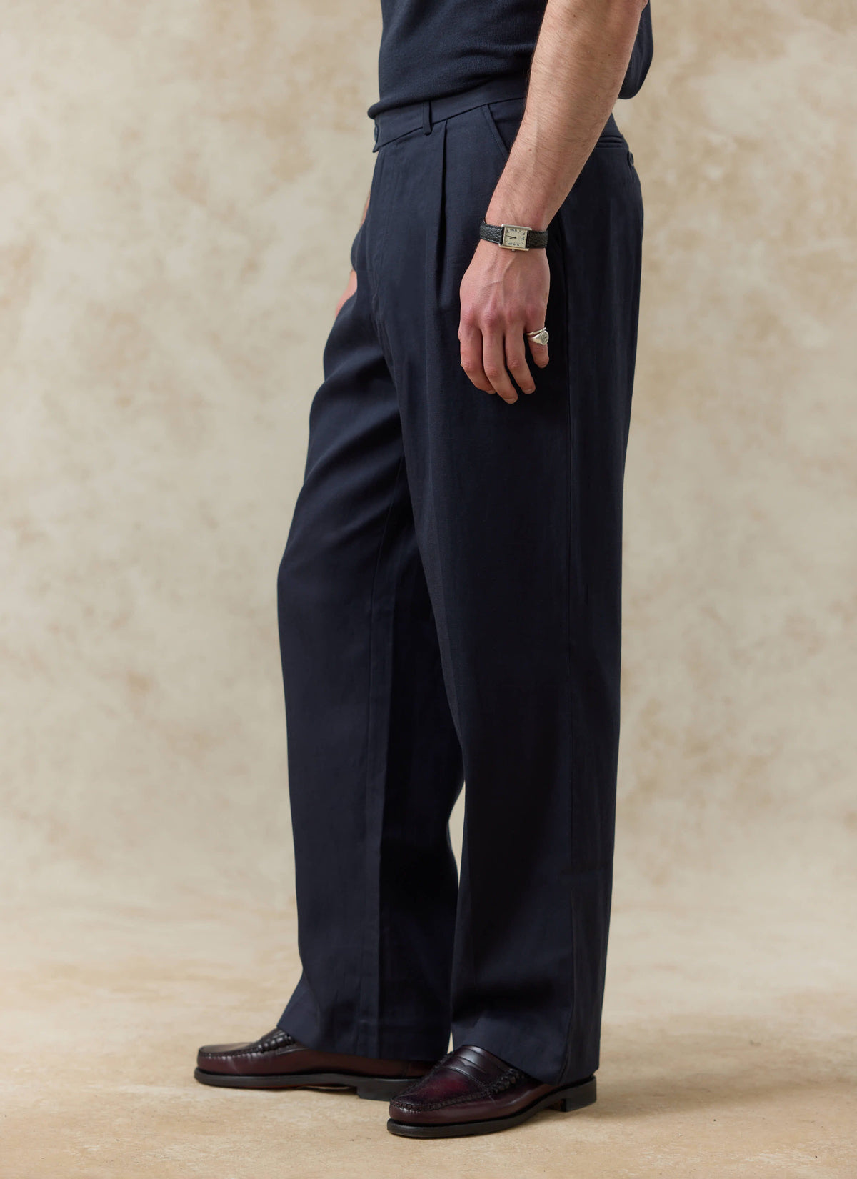 Men's Pleated Trousers - Relaxed Fit - Navy Blue - Lyocell | Percival Essential