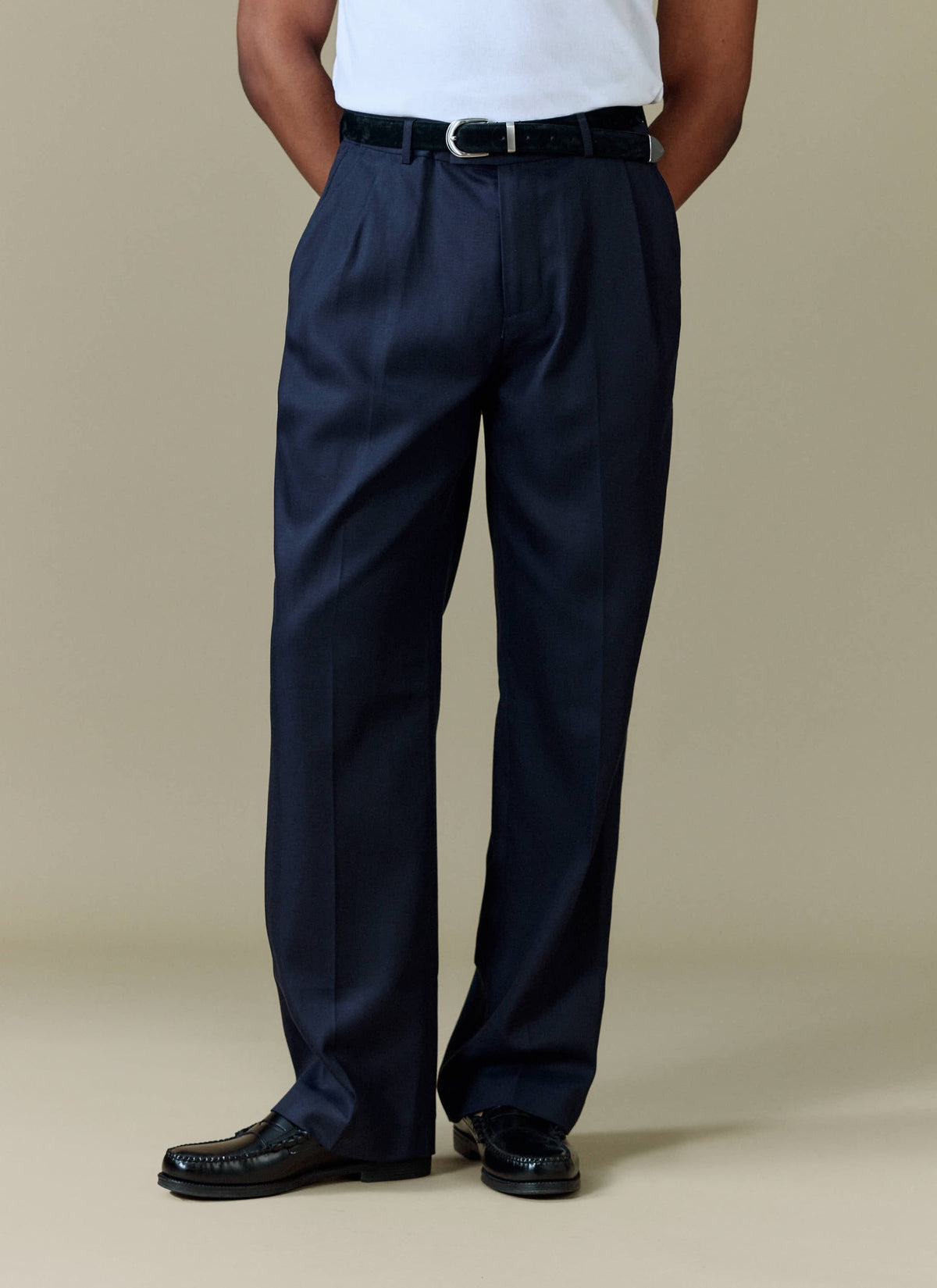 Men's Pleated Trousers - Relaxed Fit - Navy Blue - Lyocell | Percival Essential