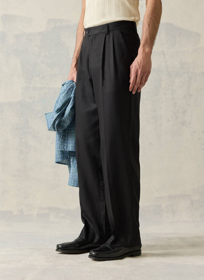 Men's Tailored Pleated Trousers - Lyocell Blend - Black | Percival Premium